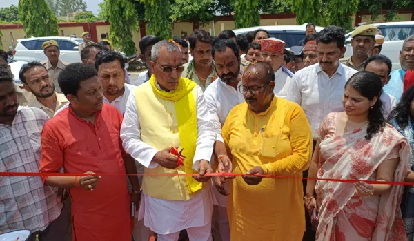 फूलों की होली, मलखंभ और लोक नृत्य से सजा अंबेडकरनगर, योग महोत्सव का भव्य आगाज
