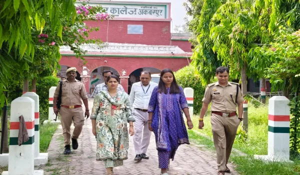 नीट पुनर्परीक्षा के दिन अंबेडकरनगर में क्या रहा माहौल? केंद्रों पर पहुंचीं डीएम, सुरक्षा व्यवस्था पर रही खास नजर