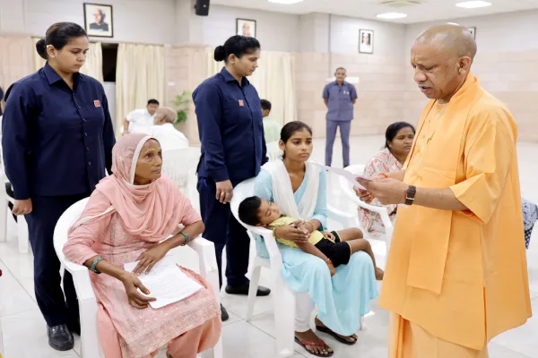एक ही फ्लैट की कई लोगों को रजिस्ट्री की शिकायत पहुंची मुख्यमंत्री तक, जनता दर्शन में योगी ने दिए जांच के आदेश
