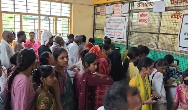 हर दूसरे घर तक पहुंचा बदलते मौसम का असर! अस्पतालों में दोगुनी हुई मरीजों की भीड़, 16 डेंगू और 8 नए मलेरिया मरीजों की पुष्टि