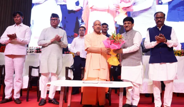 यूपी के युवाओं के लिए नया रोजगार मॉडल, बायोडाटा अपलोड करते ही कंपनियां करेंगी संपर्क