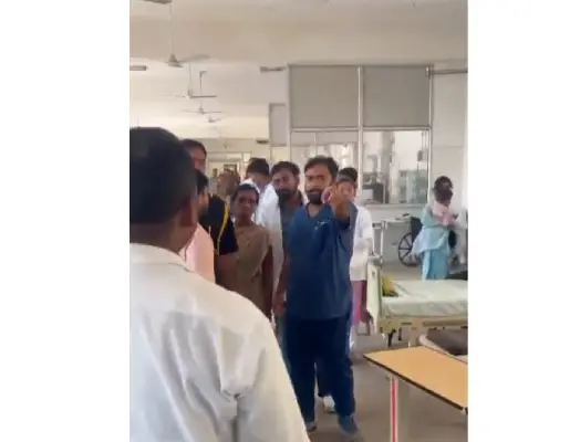 Ambedkar Nagar News: मेडिकल कॉलेज में मरीज के वीगो से खून बहने की शिकायत पर तीमारदार से मारपीट का आरोप