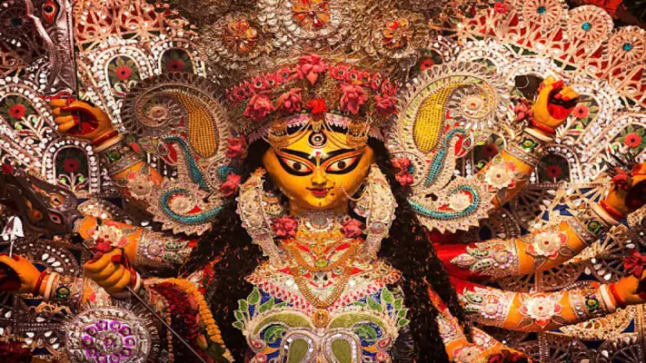 Shardiya Navratri 2026: शारदीय नवरात्र में मां दुर्गा की इन 5 राशियों पर रहती है विशेष कृपा