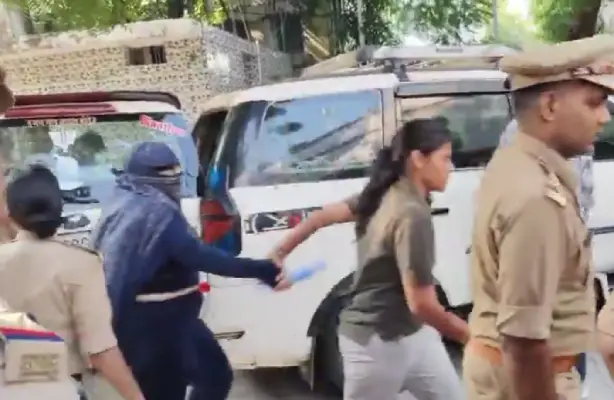 Shiva Sharma Case: श्रद्धा दुबे, बहन रश्मि और चालक को लेकर लखनऊ पहुंची पुलिस, होगी पूछताछ