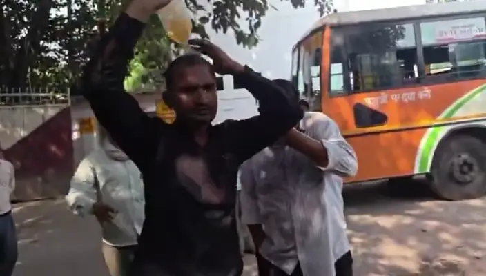Lucknow News: कैसरबाग बस डिपो पर चालक-परिचालक ने खुद पर डाला पेट्रोल, मची अफरा-तफरी
